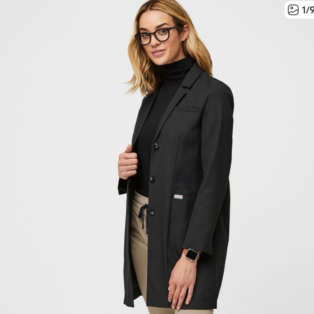 FIGS Black Bellevue Long Lab Coat NWT